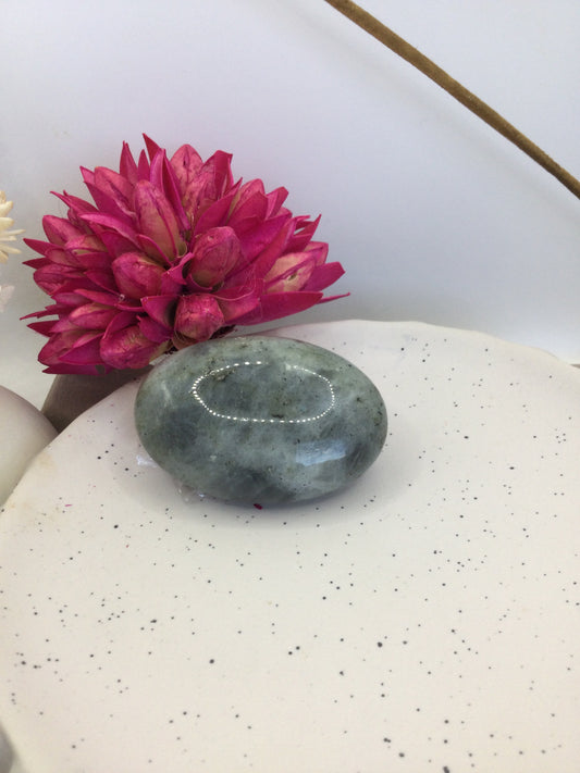 Labradorite palmstone (SL1)