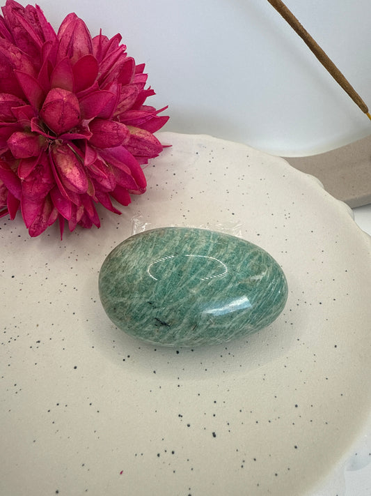 Amazonite palmstone (HI1)