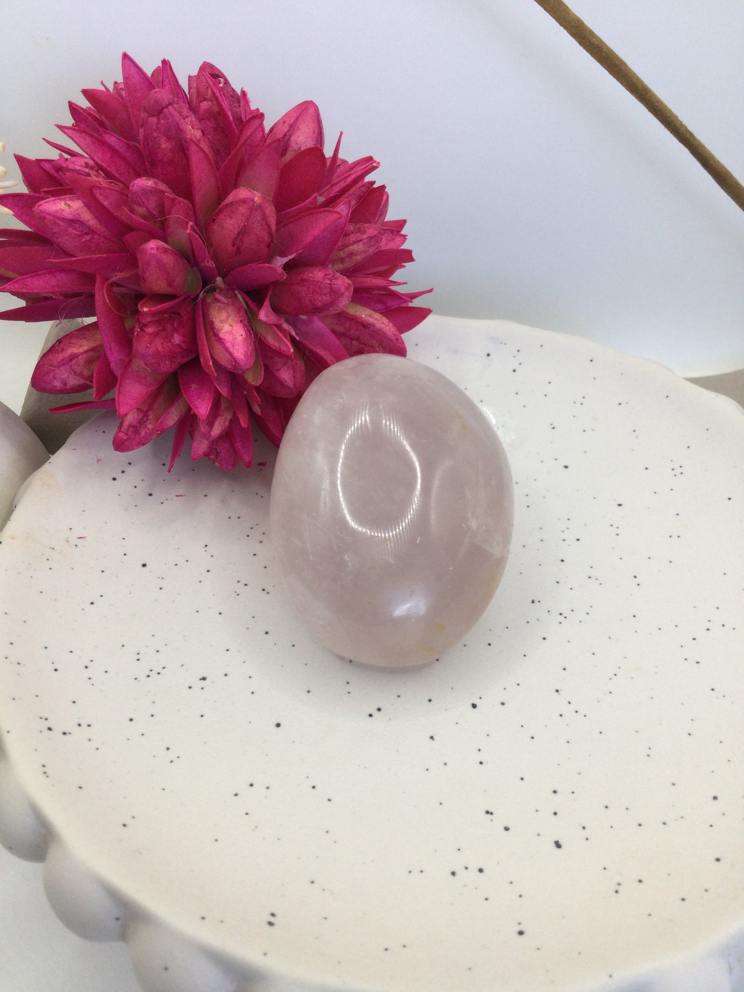 Rose quartz palmstone (WE4)