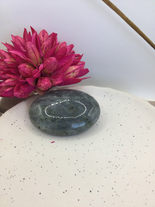 Labradorite Palmstone (SL3)