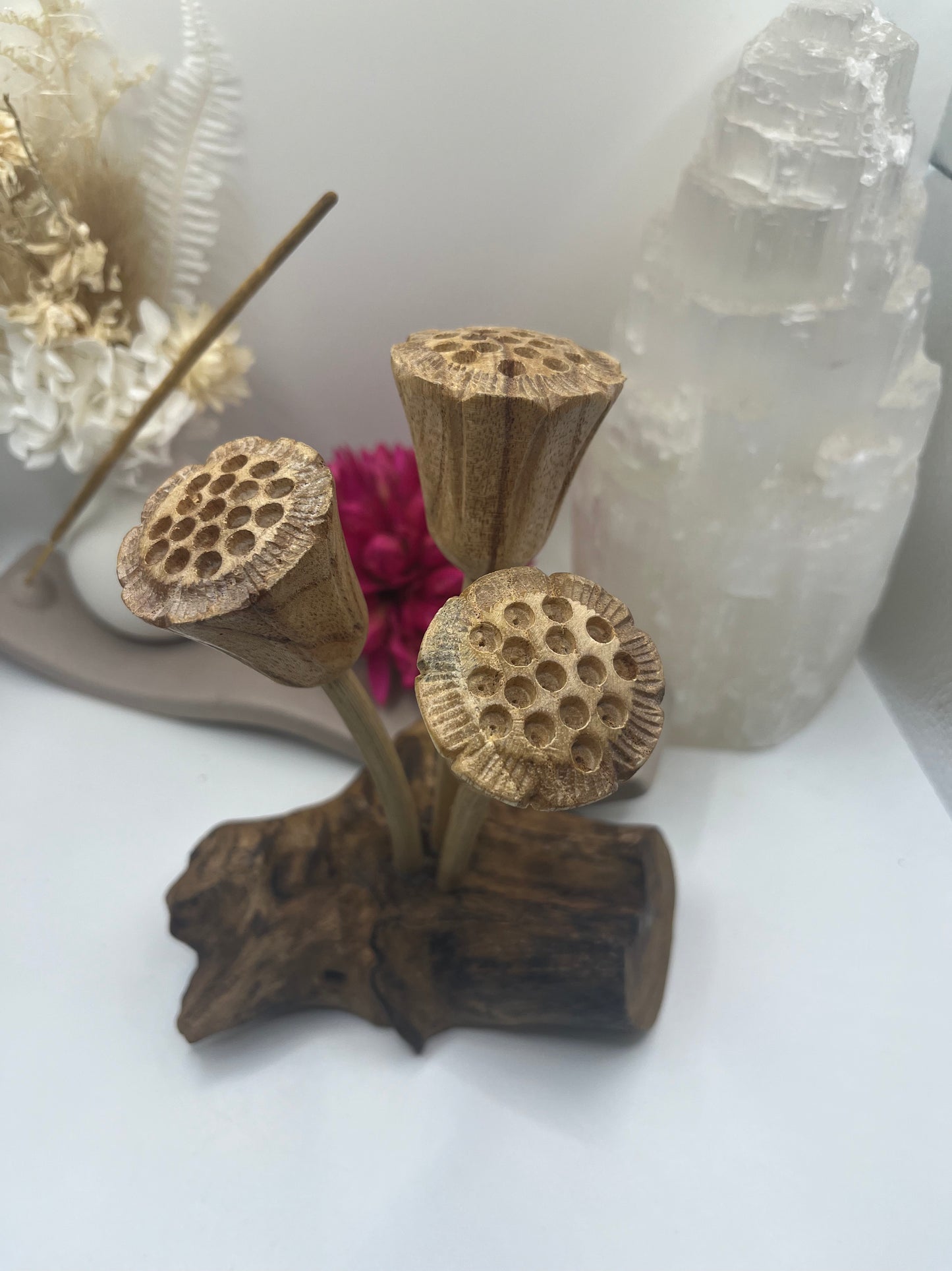 Wooden Carved Flowers on Log DF1