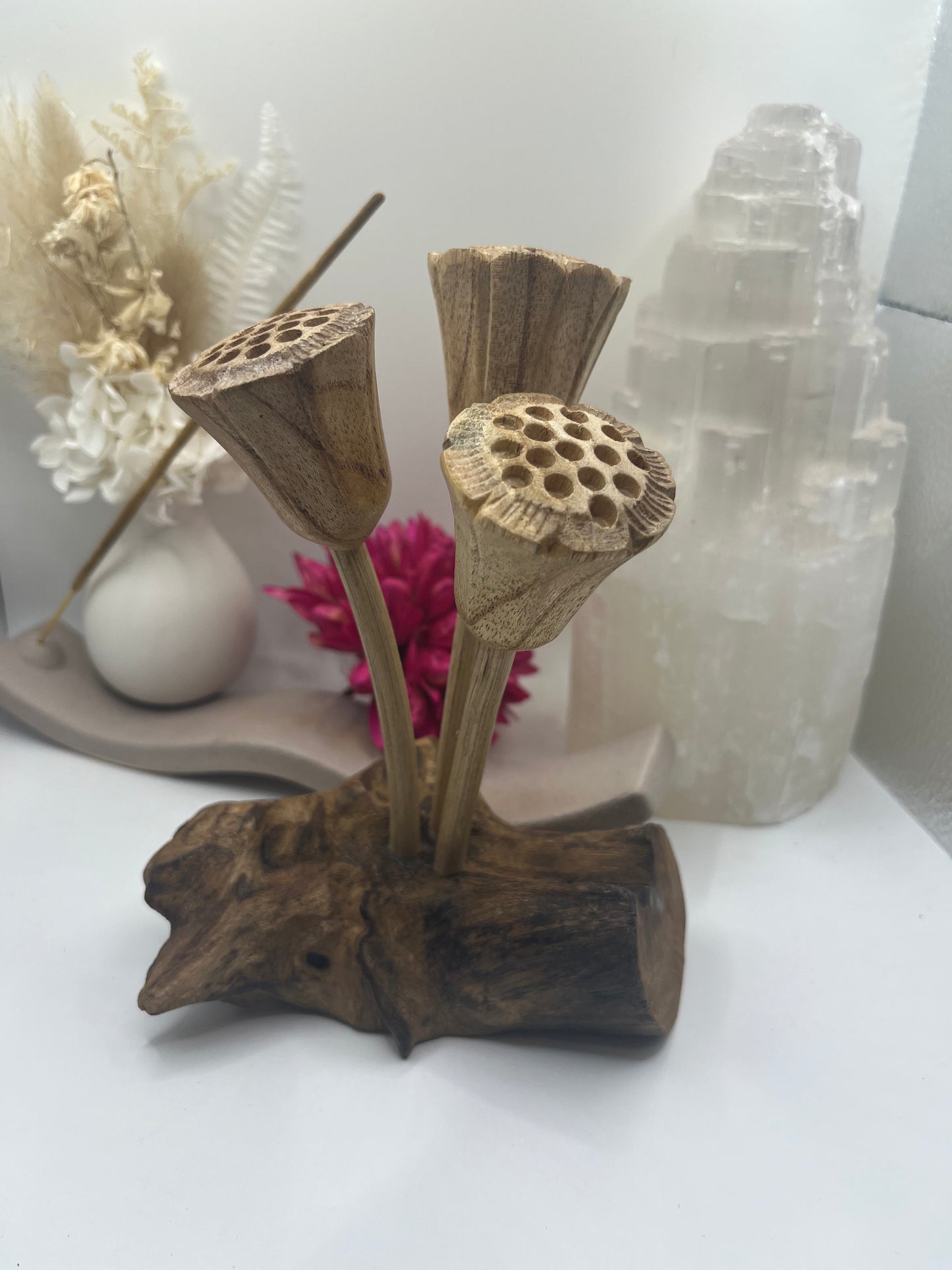Wooden Carved Flowers on Log DF1